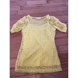 Bobbie Brooks women's yellow lace short sleeve with under tank top size small